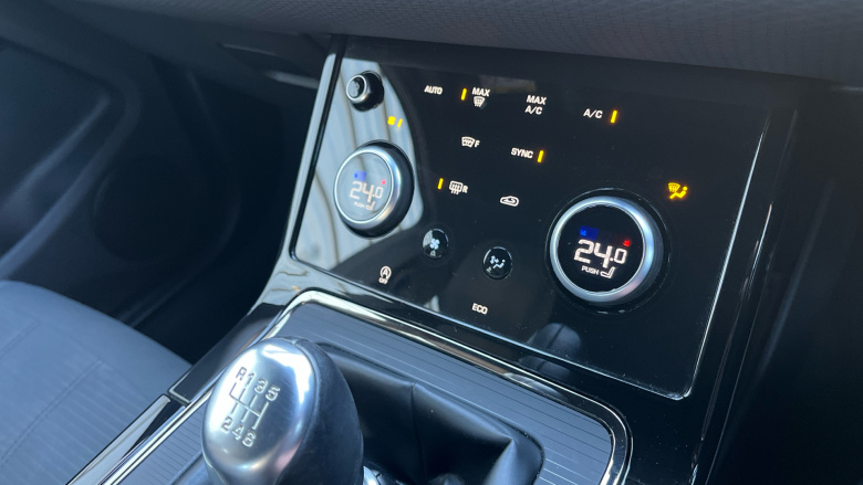 Land Rover Range Rover Evoque 2.0 D165 R-Dynamic 5dr 2WD Diesel Hatchback